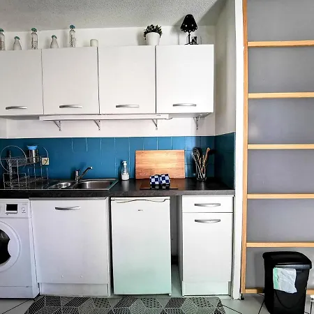 La Bulle Bleue - Parking-terrasse-aeoport-meet *