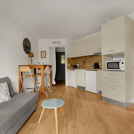 La Bulle Bleue - Parking-terrasse-aeoport-meet *