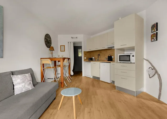 La Bulle Bleue - Parking-terrasse-aeoport-meet *