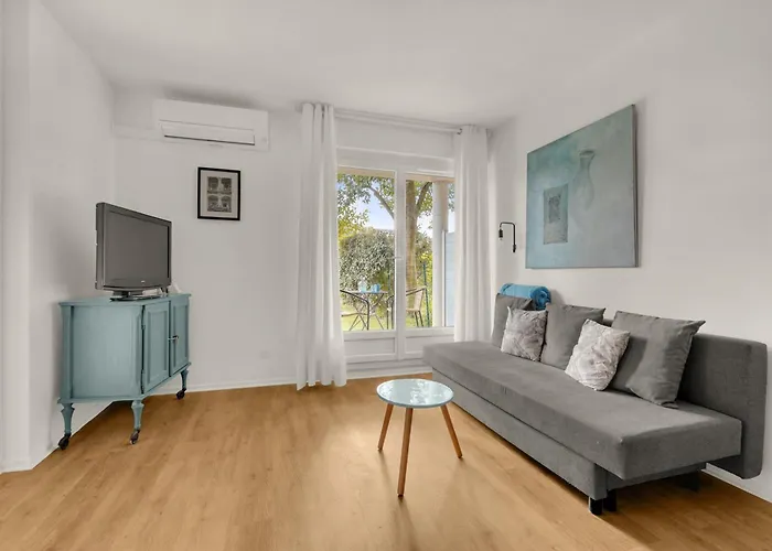 La Bulle Bleue - Parking-terrasse-aeoport-meet 블라냑