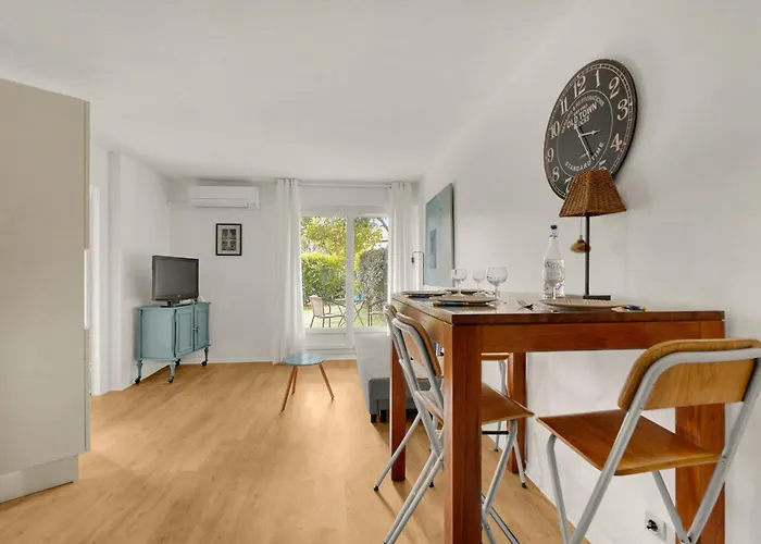 La Bulle Bleue - Parking-terrasse-aeoport-meet