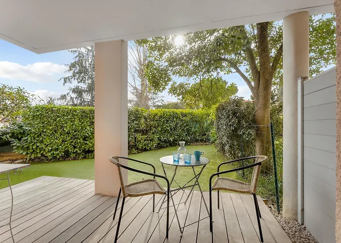 La Bulle Bleue - Parking-terrasse-aeoport-meet 블라냑