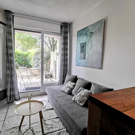 La Bulle Bleue - Parking-terrasse-aeoport-meet