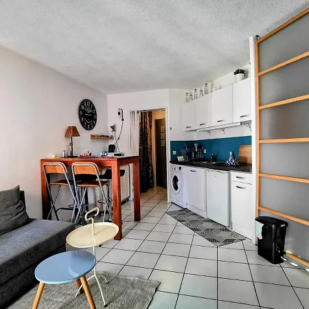 La Bulle Bleue - Parking-terrasse-aeoport-meet