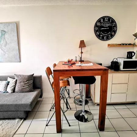 La Bulle Bleue - Parking-terrasse-aeoport-meet