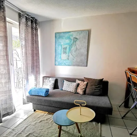 La Bulle Bleue - Parking-terrasse-aeoport-meet Blagnac