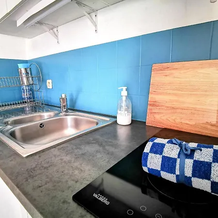 La Bulle Bleue - Parking-terrasse-aeoport-meet *